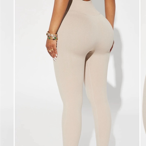 FASHION NOVA SEAMLESS RIBBED ACTIVE LEGGING - Picture 2 of 4